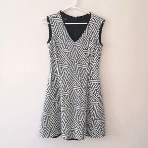 SZ 6 Julio Black & White Dress | V-Neck A-Line